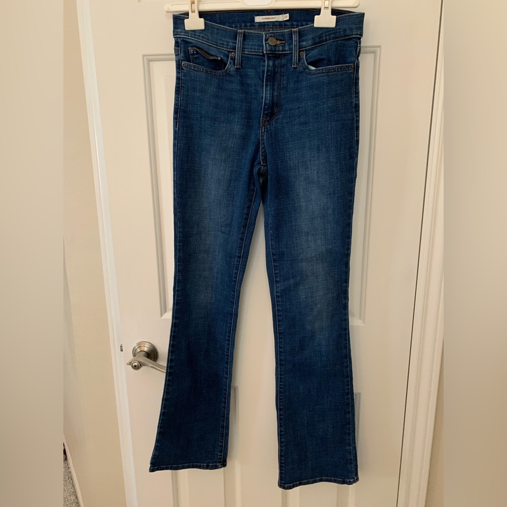Levi’s Slimming Bootcut Jean, size 28
